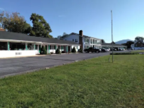 The Cardinal Inn Hotels in Luray