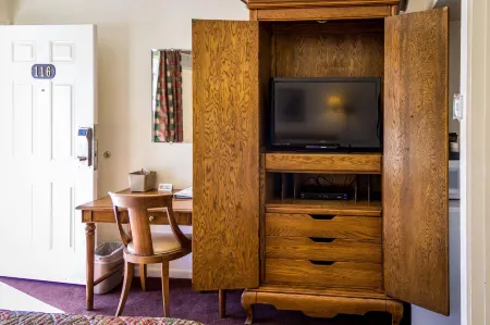 Charm Motel & Suites