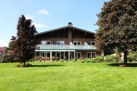 Hotel Garni Haaster Krug Otte Отели в г. Эмстек