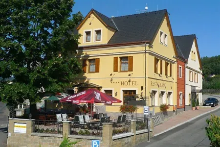 Wellness Hotel Zlatá Lípa Отели в г. Усти-над-Лабем