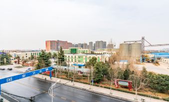 Extraordinary City Hotel (Zhengzhou Mazhai Industrial Park)