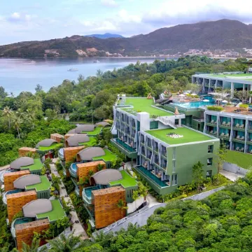 Crest Resort & Pool Villas Отели рядом с достопримечательностью «Пляж Мерлин»