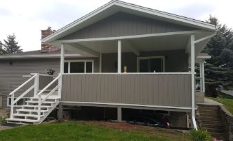 The Chirping Cricket Bed & Breakfast - Housity