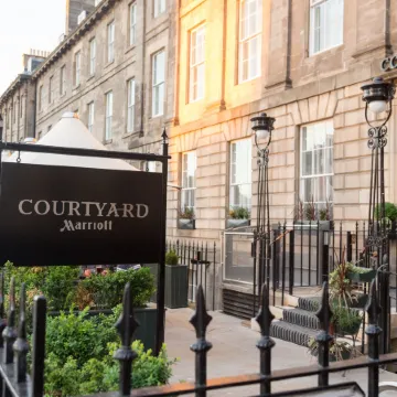 Courtyard by Marriott Edinburgh Отели рядом с достопримечательностью «Эдинбург Олд Таун»