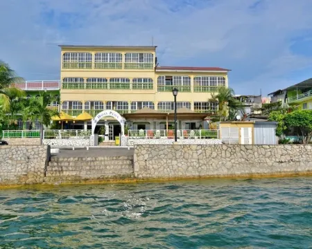 Hotel Peten Hotels in Flores