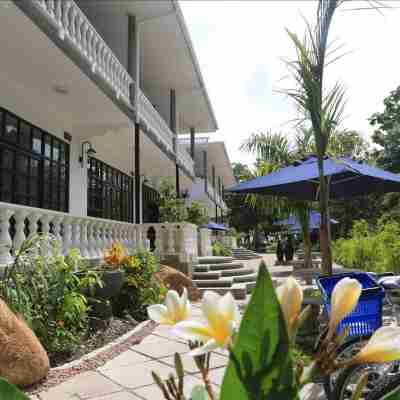 La Digue Self-Catering Apartments Hotel Exterior