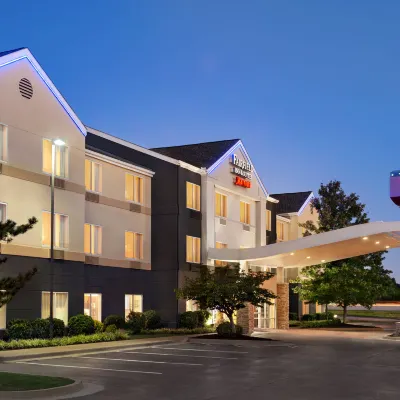 Fairfield Inn & Suites Tulsa Central Hotels near Whiteside Park