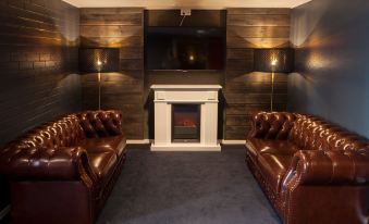 Hotel Golden Circle Suites