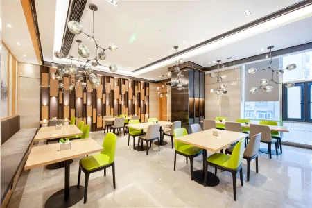 Suning Plaza Crystal Hotel Отели рядом с достопримечательностью «Donggang College of Huaihai Institute of Technology»