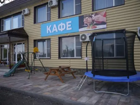 858 км Отели в г. Миллерово