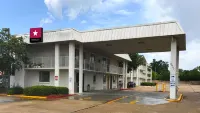 Super 6 Inn & Suites Baton Rouge Hotels in Westminster