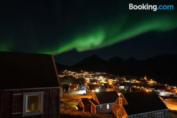 The Red House-Tasiilaq Updated 2023 Room Price-Reviews & Deals | Trip.com