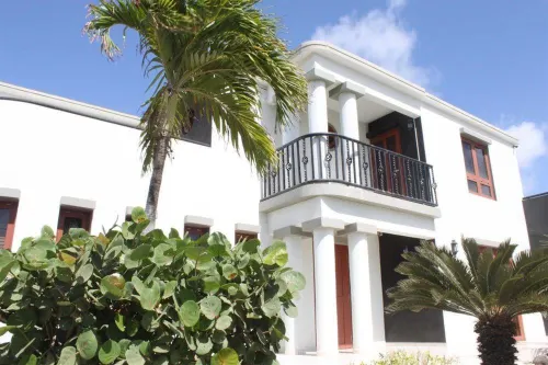 ジェネシス アパートメンツ