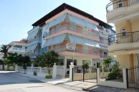 Niki Apartments Отели в г. Неа-Моуданиа