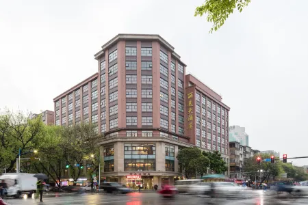 Limei Hotel Отели рядом с достопримечательностью «Guangzhou Institute of Railway Technology (Baixing Road)»