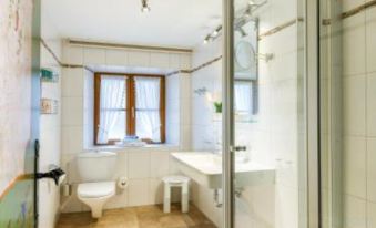 Gästehaus Enzianhof Hotel Garni - Housity