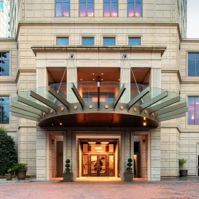 Waldorf Astoria Atlanta Buckhead Отели рядом с достопримечательностью «Торговый центр Lenox Square»