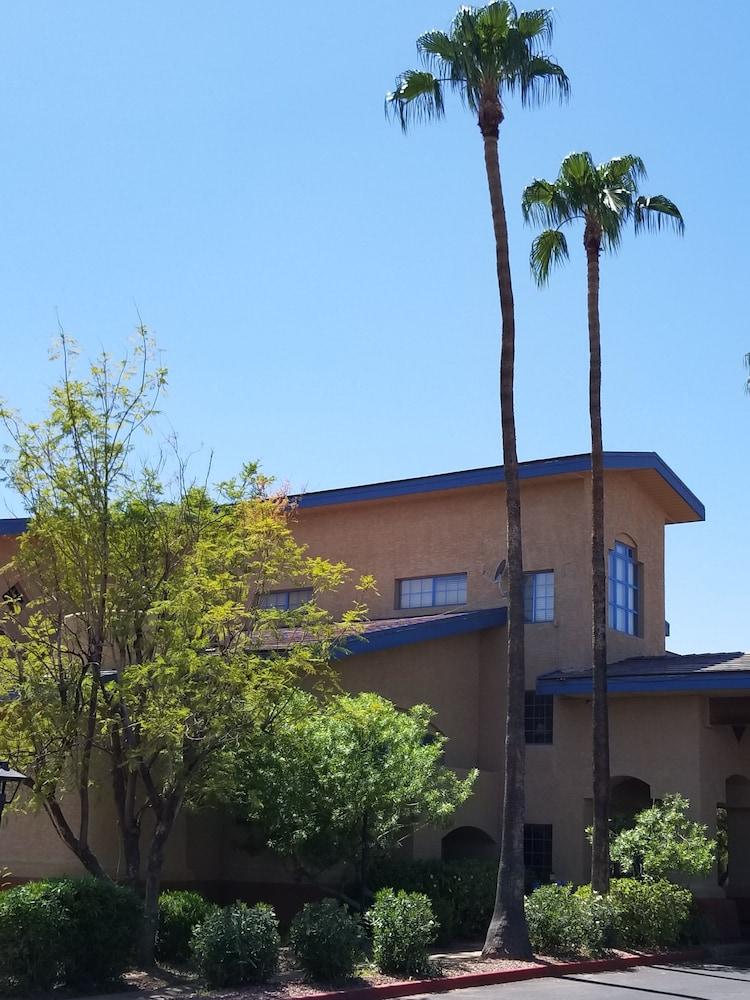 Days Hotel by Wyndham Mesa Near Phoenix