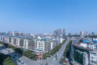 Metropolo Jinjiang Happy Town Jiulong Street Hotel - Bergblick