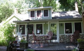 Kettle Moraine Cottage Bed & Breakfast