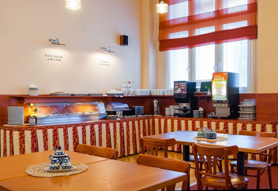 Cloister Inn Hotel Over view