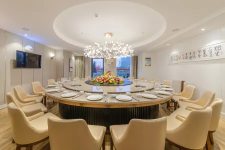 Huatian Hotel Отели рядом с достопримечательностью «Jiahe Puji Temple»