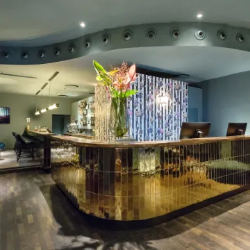 Manhattan Hotel Hotels near Eurotower