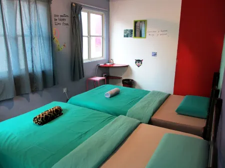 Sandakan Backpackers Hostel Отели рядом с достопримечательностью «Agnes Newton Keith Home»