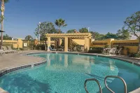 La Quinta Inn & Suites by Wyndham Ontario Airport - Pools