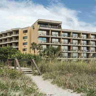 La Quinta Inn & Suites by Wyndham Cocoa Beach Oceanfront Hotel Exterior