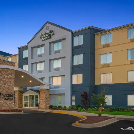 Fairfield Inn & Suites Memphis I-240 & Perkins Отели рядом с достопримечательностью «Ботанический сад Мемфиса»