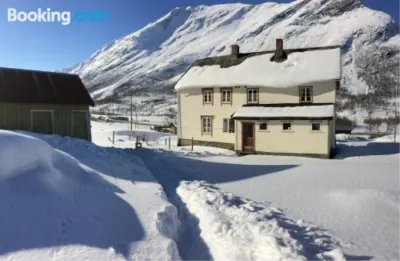 Overvoll Farm Hotels near Promenada Geiranger Port