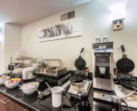 สลีปอินน์แอนด์สวีท กัทธรี - เอ็ดมอนด์ นอร์ท