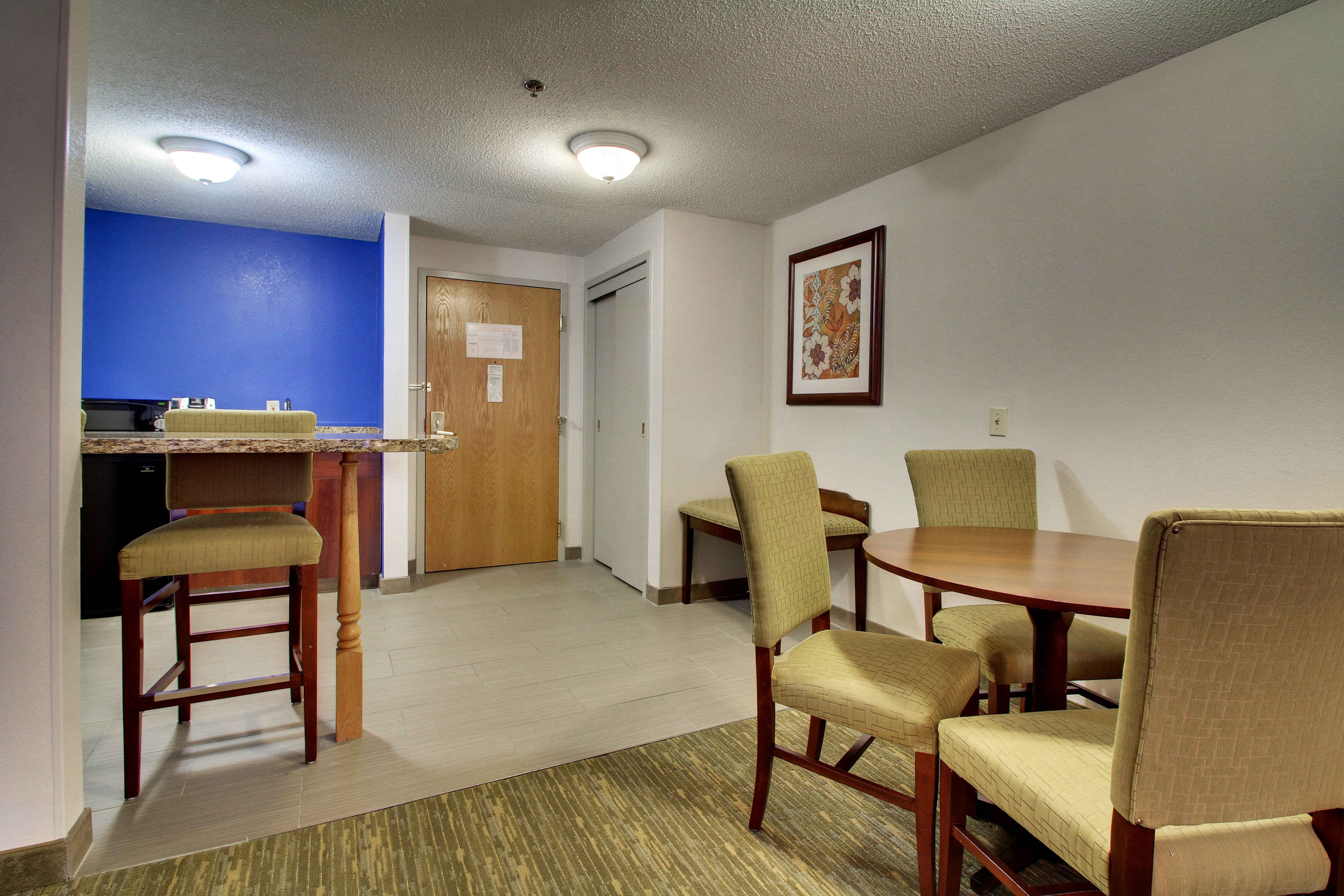 Holiday Inn Express & Suites - Lincoln East - White Mountains, an Ihg Hotel