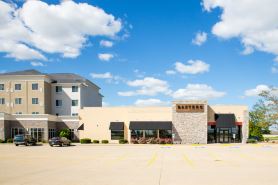 Holiday Inn & Suites Bloomington-Airport