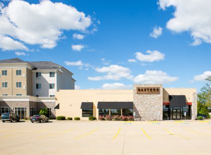 Holiday Inn & Suites Bloomington-Airport