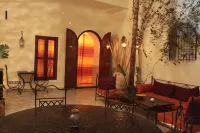 Riad White Flowers