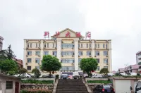 新縣新華大酒店（龍泉公園火車站店） - 停車場