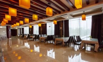 Huadong Hotel