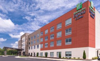 Holiday Inn Express & Suites Farmville