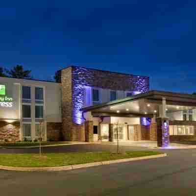 Holiday Inn Express Williamsbrg Busch Gardens Area Hotel Exterior