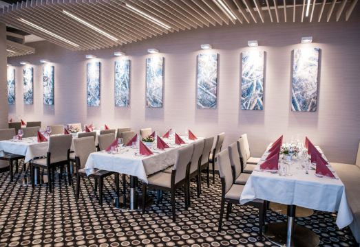 홀리데이 인 다브로바 고르니차 조식