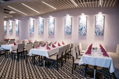 Holiday Inn Dabrowa Gornicza-Katowice Отели в г. Меженцице