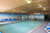 SureStay Plus Hotel by Best Western Salmon Arm - Pools