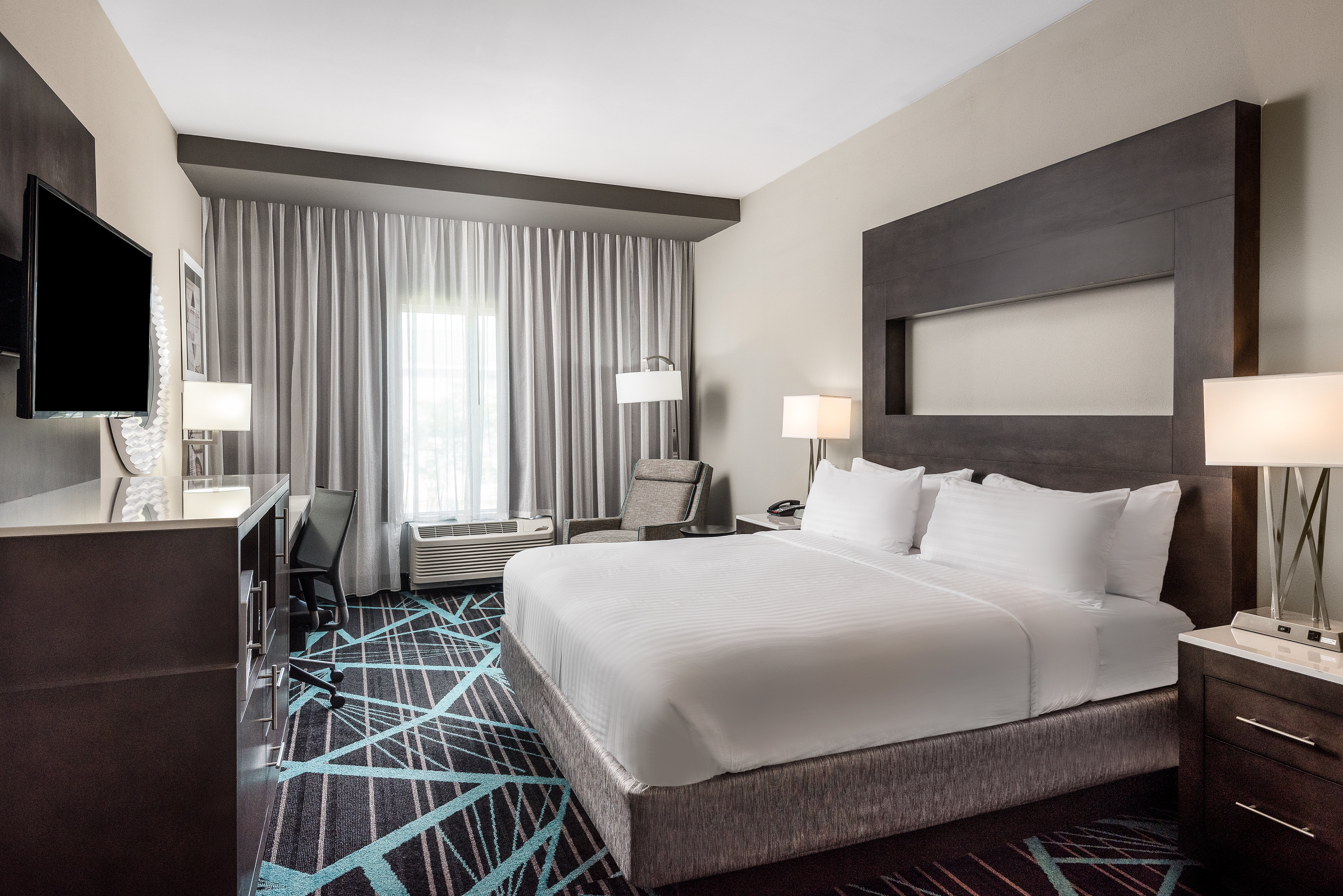 Holiday Inn Express & Suites - Charlotte Airport, an Ihg Hotel