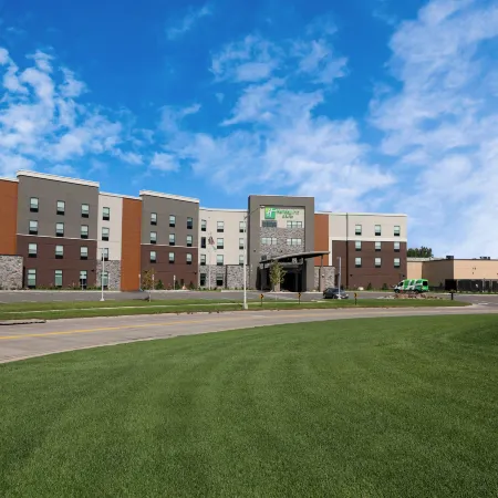 Holiday Inn & Suites SIOUX FALLS - AIRPORT by IHG