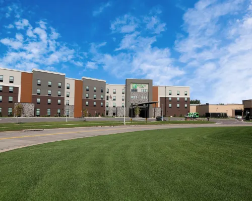 Holiday Inn & Suites SIOUX FALLS - AIRPORT by IHG Hotels in Sioux Falls