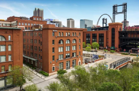 The Westin St. Louis Отели рядом с достопримечательностью «Парк Уилсон»