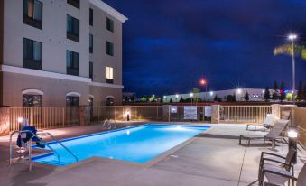 Holiday Inn Express & Suites Bakersfield Airport