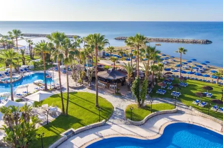 Lordos Beach Hotel & Spa Отели в г. Pyla